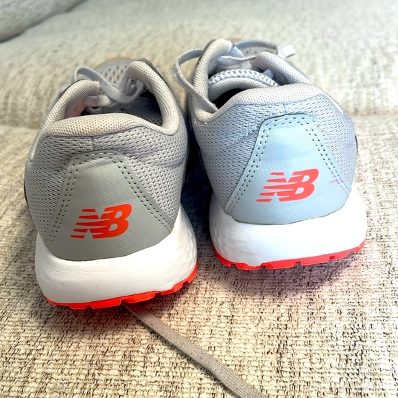 New balance. Size 9.. woman.. - Picture 4 of 7